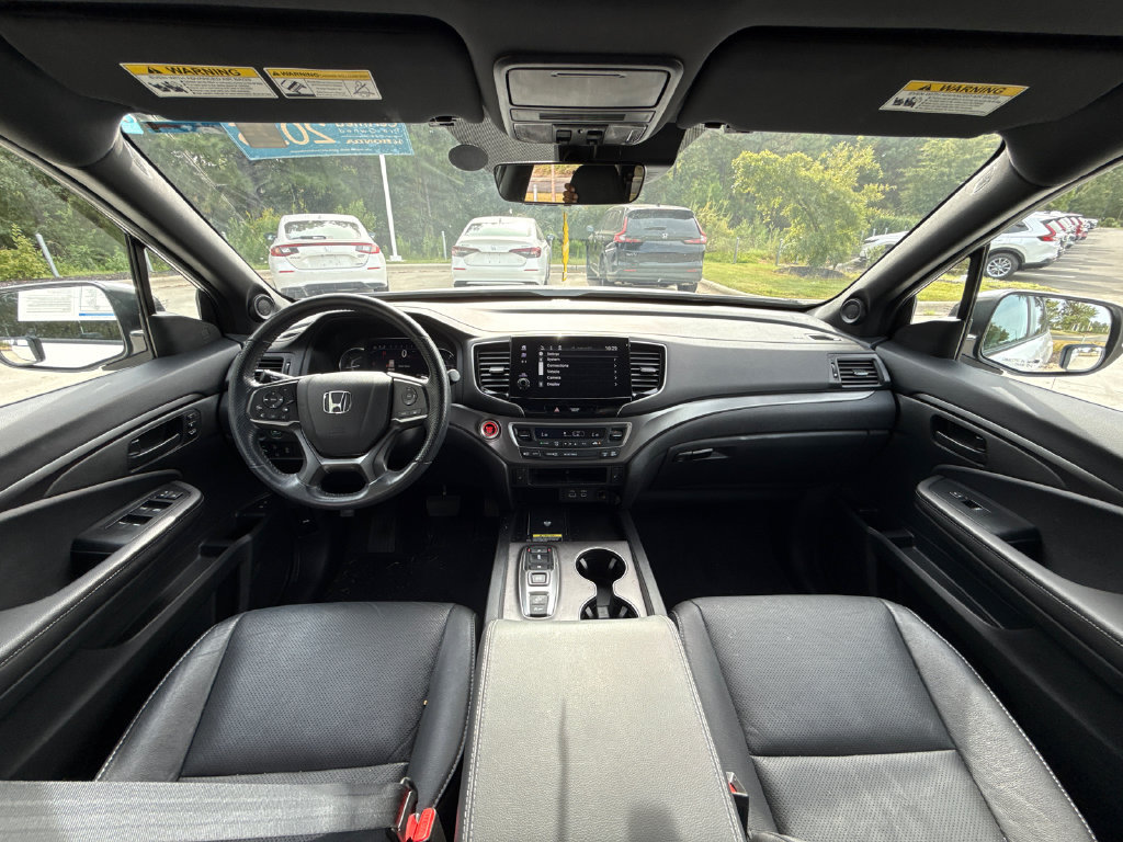 Certified 2025 Honda Passport EX-L image 17