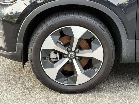 Used 2025 Volvo XC40 B5 Core w/ Protection Package Premier AWD/4WD image 9