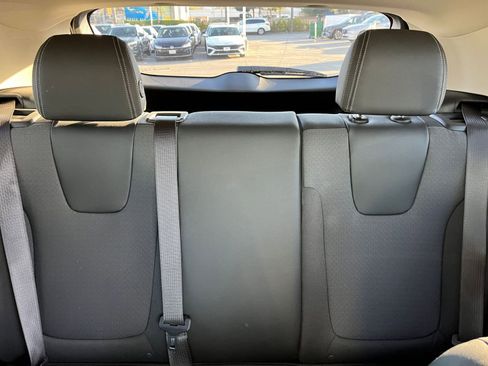 Used 2025 Buick Encore GX Preferred image 38