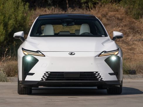 New 2026 Lexus ES 350e FWD image 4