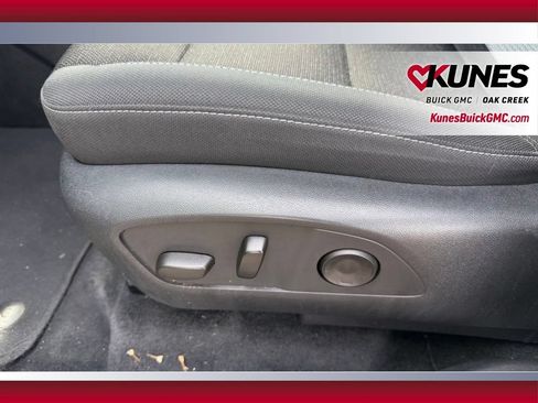 Used 2024 Chevrolet Traverse LT FWD image 17
