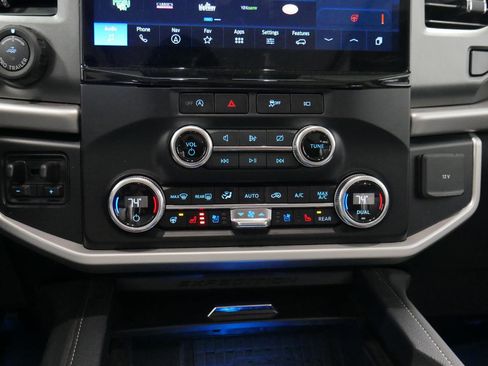 Certified 2024 Ford Expedition XLT image 24