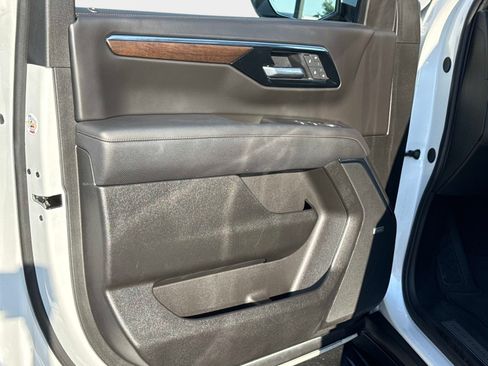 Used 2025 Chevrolet Tahoe High Country RWD image 22