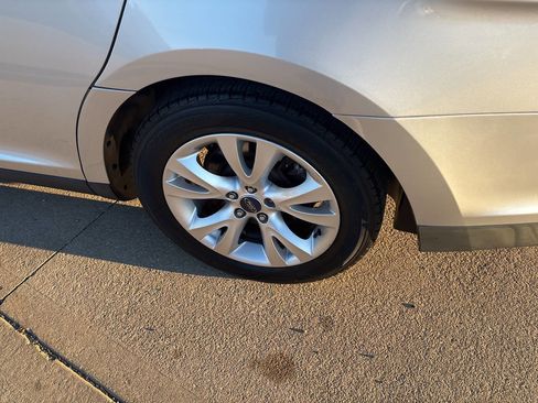 Used 2012 Ford Taurus SEL image 10