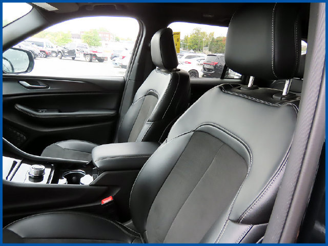 Used 2023 Jeep Grand Cherokee Altitude AWD/4WD image 14