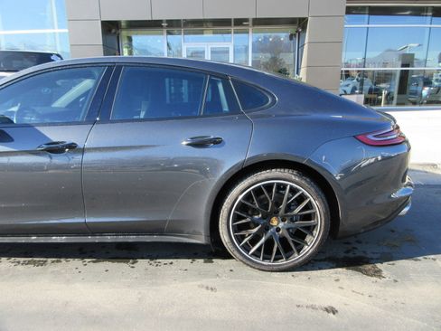 Used 2018 Porsche Panamera 4 image 4