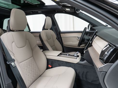 New 2026 Volvo XC90 T8 Plus w/ Protection Package Premier image 22