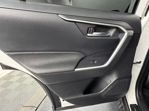 Used 2025 Toyota RAV4 XLE FWD image 38