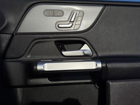 Used 2020 Mercedes-Benz GLB 250 4MATIC image 28