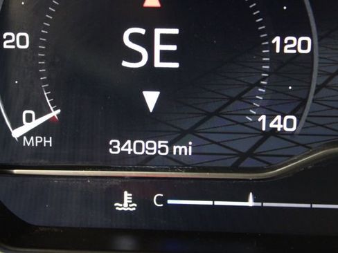 Used 2024 GMC Sierra 1500 AT4 w/ Technology Package image 5