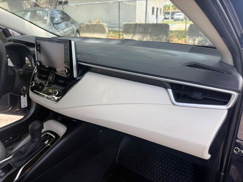 Used 2021 Toyota Corolla LE w/ Carpet Mat Package (TMS) FWD image 35