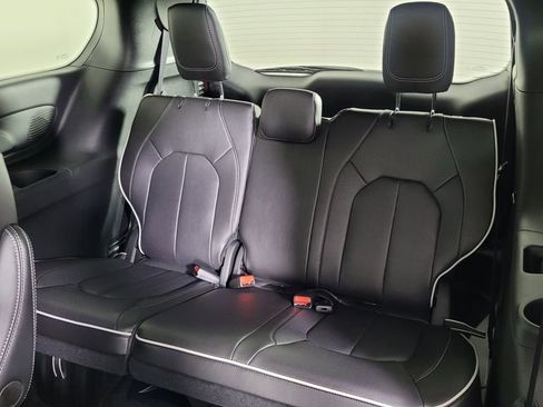 New 2026 Chrysler Pacifica Limited w/ S Appearance Package image 31