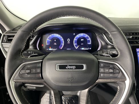Used 2023 Jeep Grand Cherokee L Limited AWD/4WD image 18