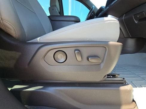 Used 2022 Chevrolet Suburban Z71 w/ Z71 Off-Road Package image 21