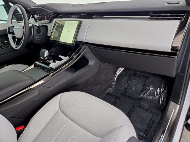 New 2026 Land Rover Range Rover Sport Dynamic SE AWD/4WD image 18