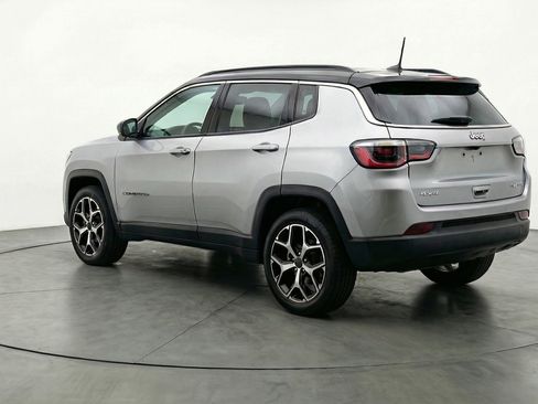 Used 2025 Jeep Compass Limited image 6