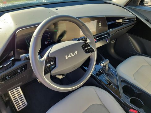 Certified 2023 Kia Niro EX Touring FWD image 23