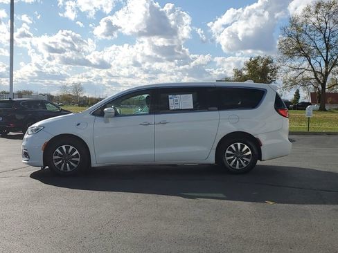 Used 2022 Chrysler Pacifica Touring-L image 4