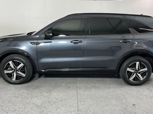 Used 2022 Kia Sorento S image 4