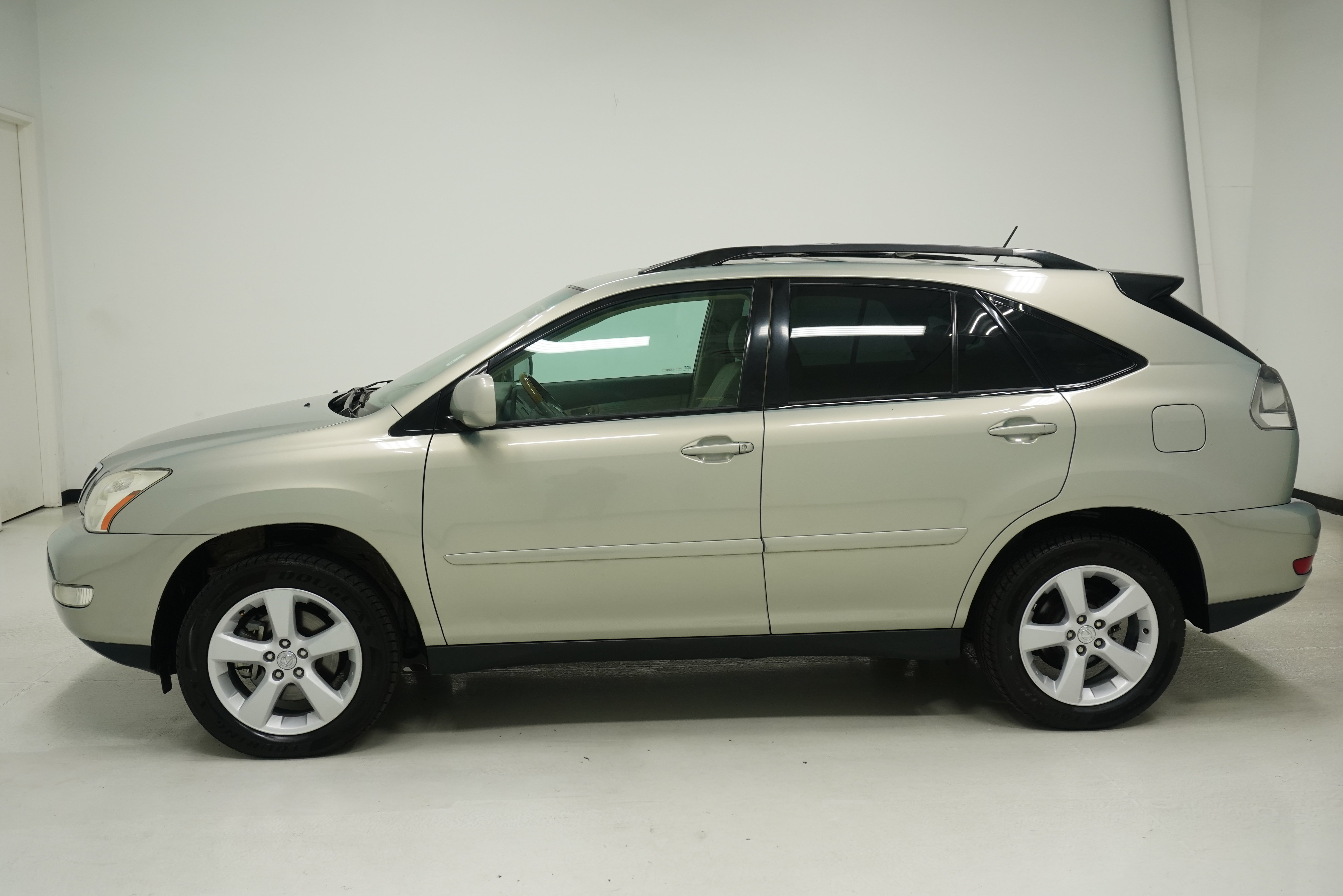 Used 2005 Lexus RX 330 w/ Premium Pkg FWD image 7