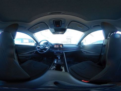 Used 2025 Hyundai Elantra SEL image 38