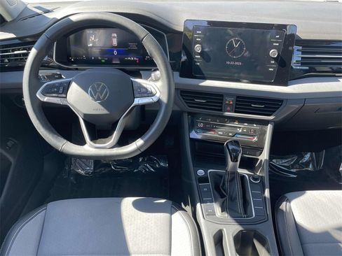 Used 2025 Volkswagen Jetta SE image 14