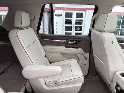Used 2021 GMC Yukon Denali w/ Denali Premium Package image 14