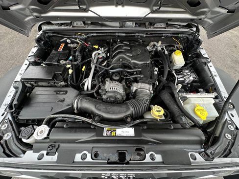 Used 2015 Jeep Wrangler Unlimited Rubicon w/ Dual Top Group AWD/4WD image 61