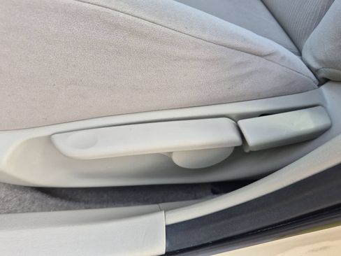 Used 2013 Toyota Corolla LE FWD image 17