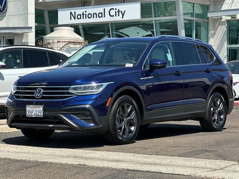 Used 2023 Volkswagen Tiguan SE w/ Panoramic Sunroof Package FWD image 8