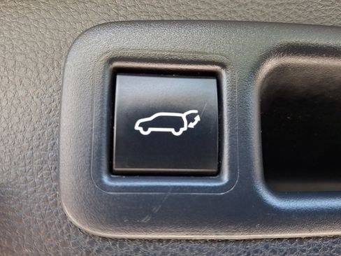 Used 2025 Toyota Highlander XLE AWD/4WD image 30