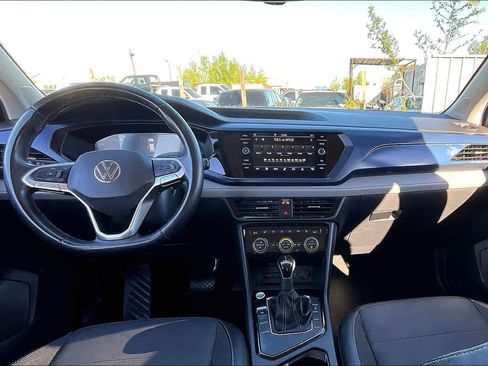 Used 2024 Volkswagen Taos SE image 15