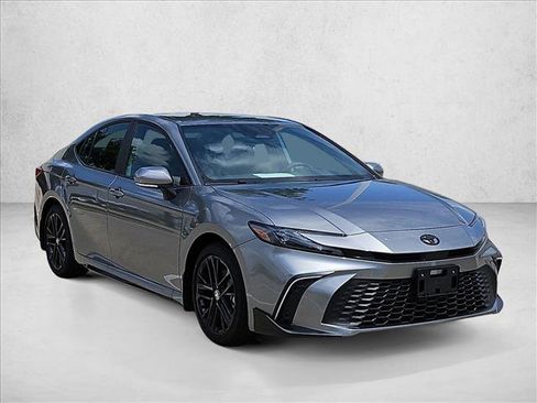 Used 2026 Toyota Camry SE w/ Convenience Package FWD image 3