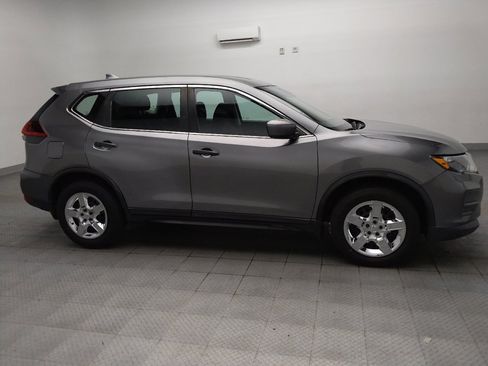 Used 2020 Nissan Rogue S FWD image 11