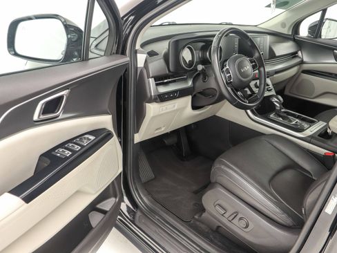 Used 2022 Kia Carnival LX image 17