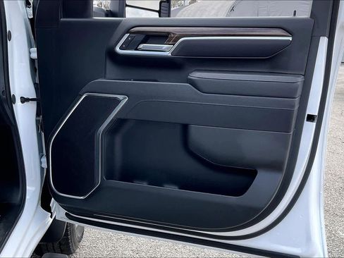 Used 2025 Chevrolet Silverado 2500 LT w/ Convenience Package image 21