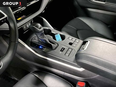 Certified 2025 Toyota Highlander XLE AWD/4WD image 17