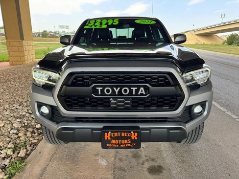 Used 2021 Toyota Tacoma TRD Off-Road w/ TRD Premium Off Road Package AWD/4WD image 8