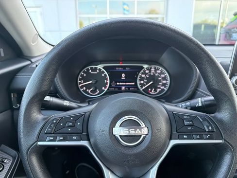 Used 2024 Nissan Sentra SV FWD image 11