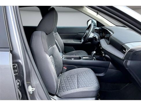 Used 2025 Nissan Kicks SV image 7