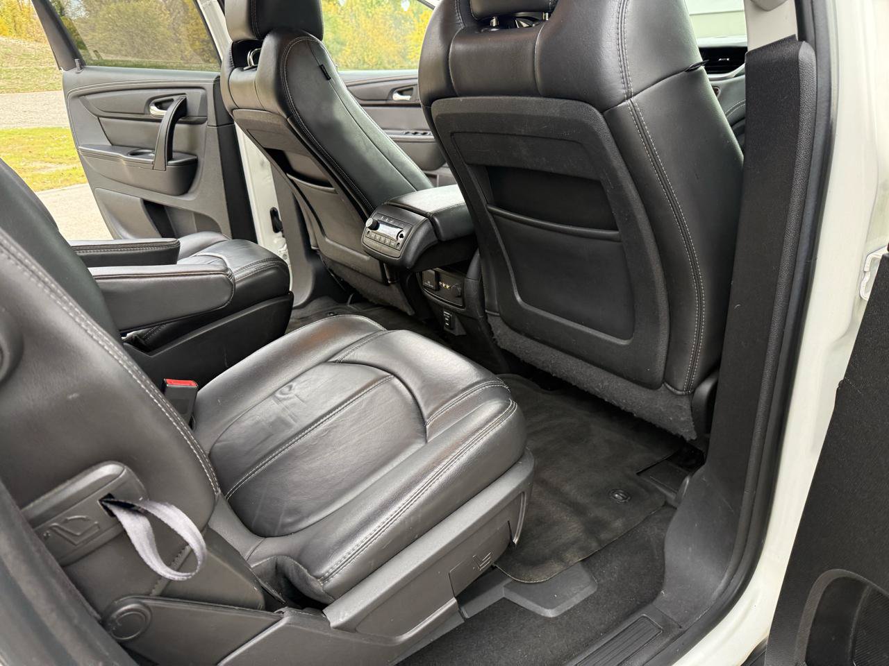 Used 2015 Chevrolet Traverse LT FWD image 27