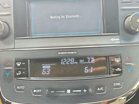 Used 2014 Toyota Avalon XLE Touring FWD image 18