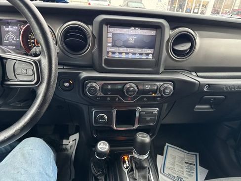 Used 2022 Jeep Wrangler Sport image 17