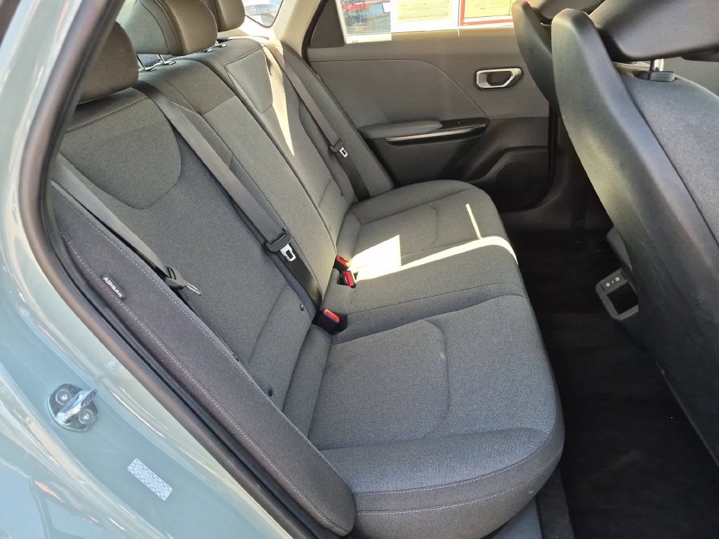 Used 2025 Kia K4 FWD image 30