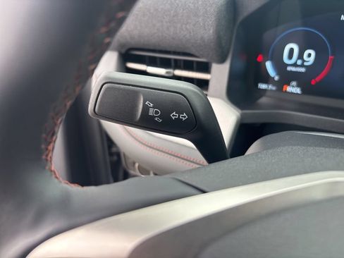 Used 2025 Ford Explorer Active AWD/4WD image 42