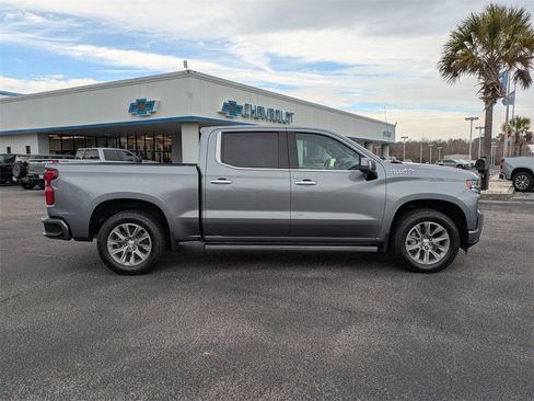 Used 2021 Chevrolet Silverado 1500 High Country w/ Technology Package image 3