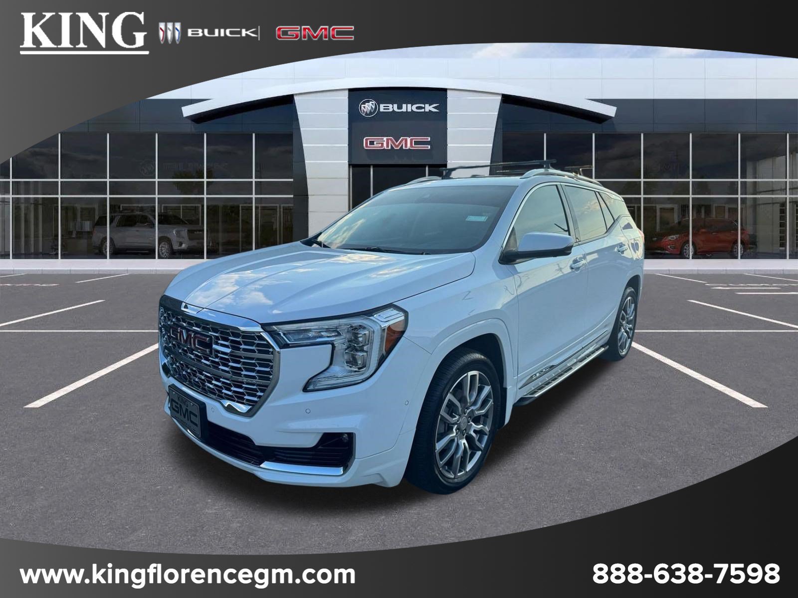 Used 2024 GMC Terrain Denali w/ Denali Premium Package AWD/4WD image 1