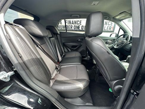 Used 2019 Chevrolet Trax LT w/ LT Convenience Package image 25