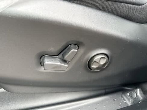 New 2026 Chrysler Pacifica Select image 12