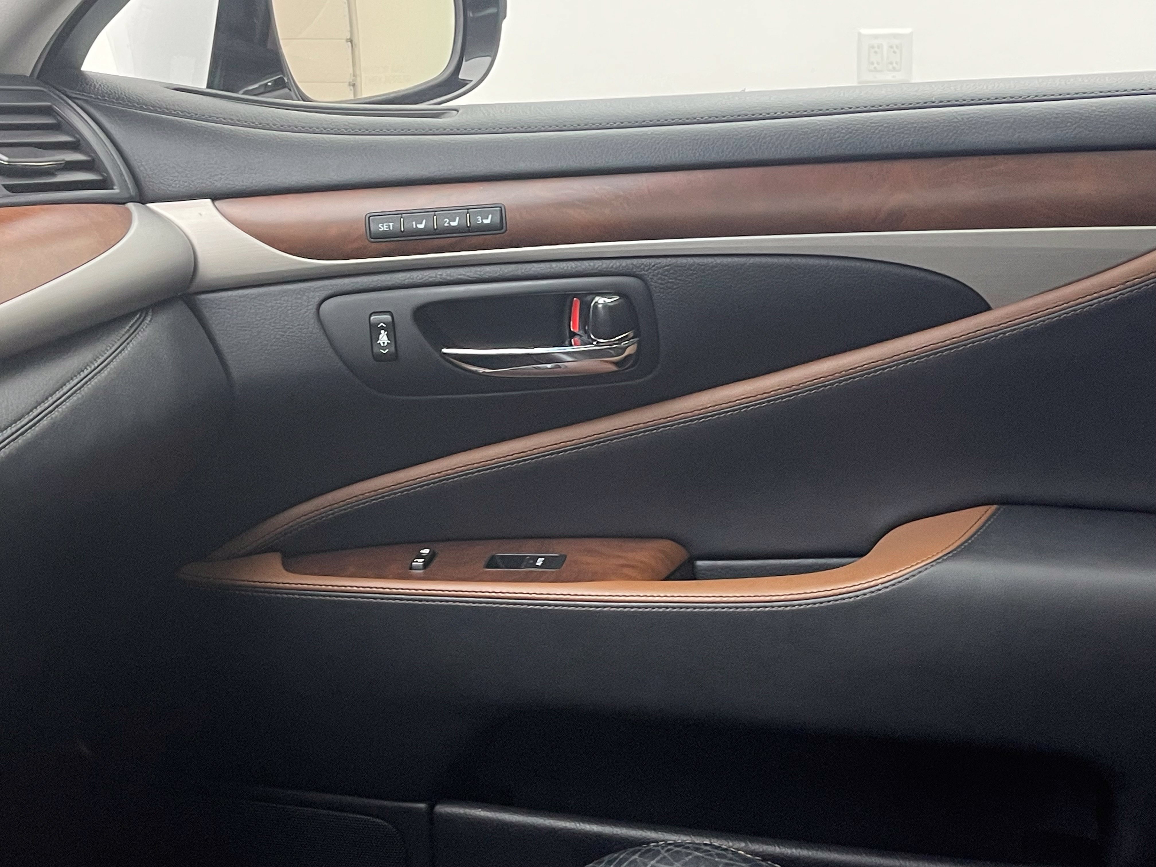 Used 2013 Lexus LS 460 AWD w/ Comfort Pkg image 45